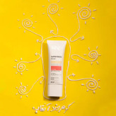 کرم ضد آفتاب با فاکتور حفاظتی 90 (SPF 90) بـژ روشن ام ان دی مناسب پوست خشک